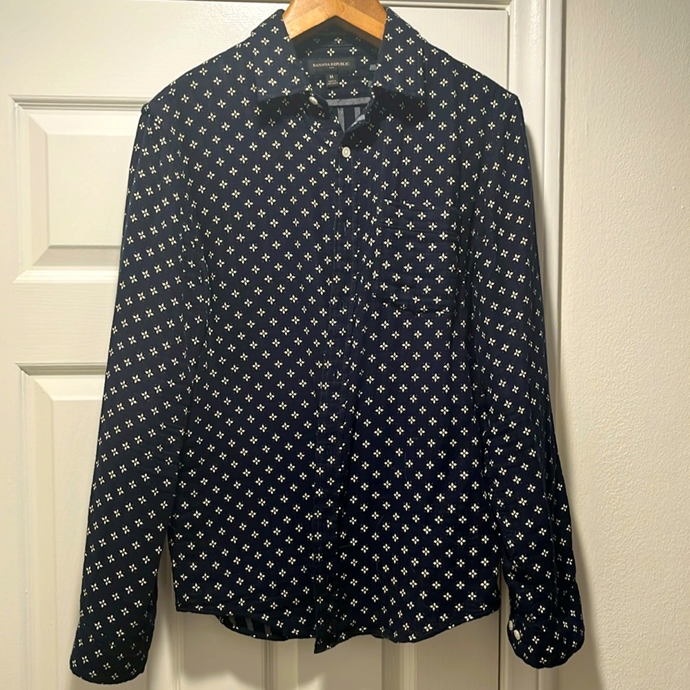 Gorgeous slim fit navy/floral shirt from Banana Republic, men’s medium